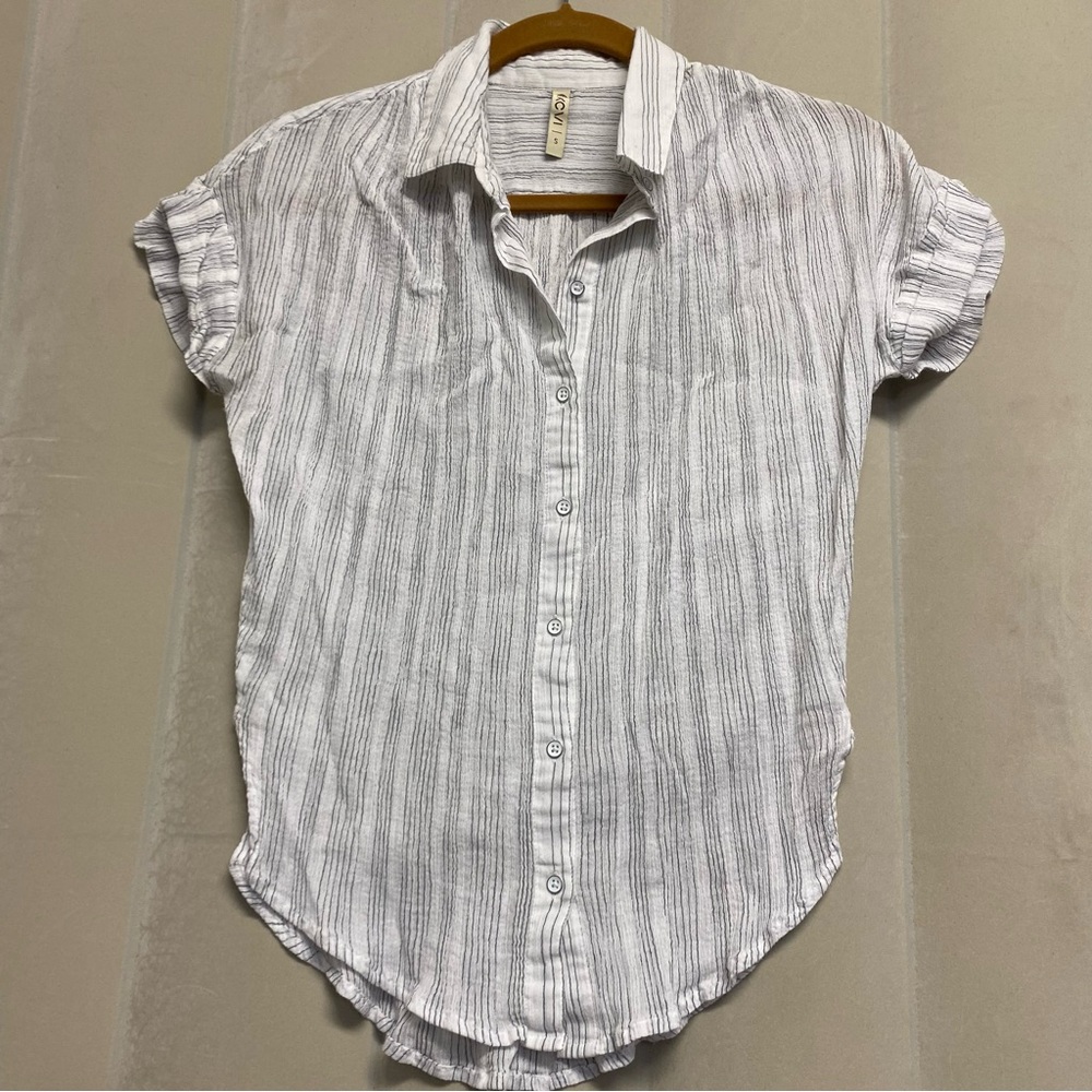 XCVI Women’s Button Front Shirt Small Gauzy Graphic Stripes Rounded Hem Preppy
